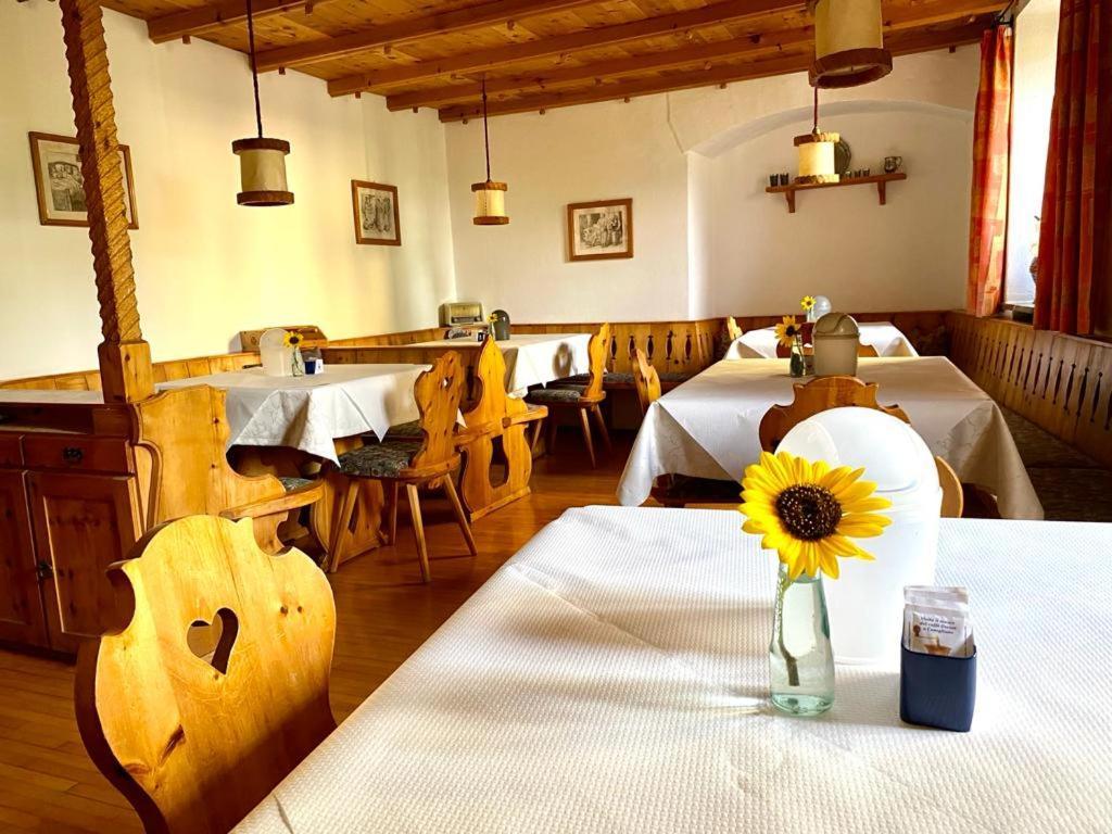 Garni Sonne Hotel Malles Venosta Exterior photo